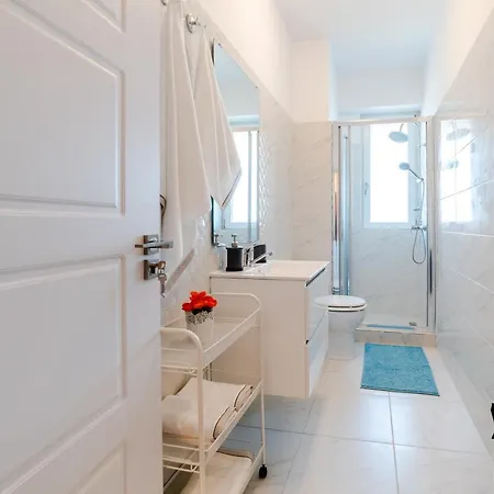 Summer Waves Mamaia Nord Apartman *