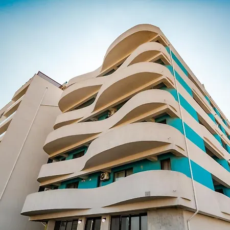 Summer Waves Mamaia Nord Apartment *